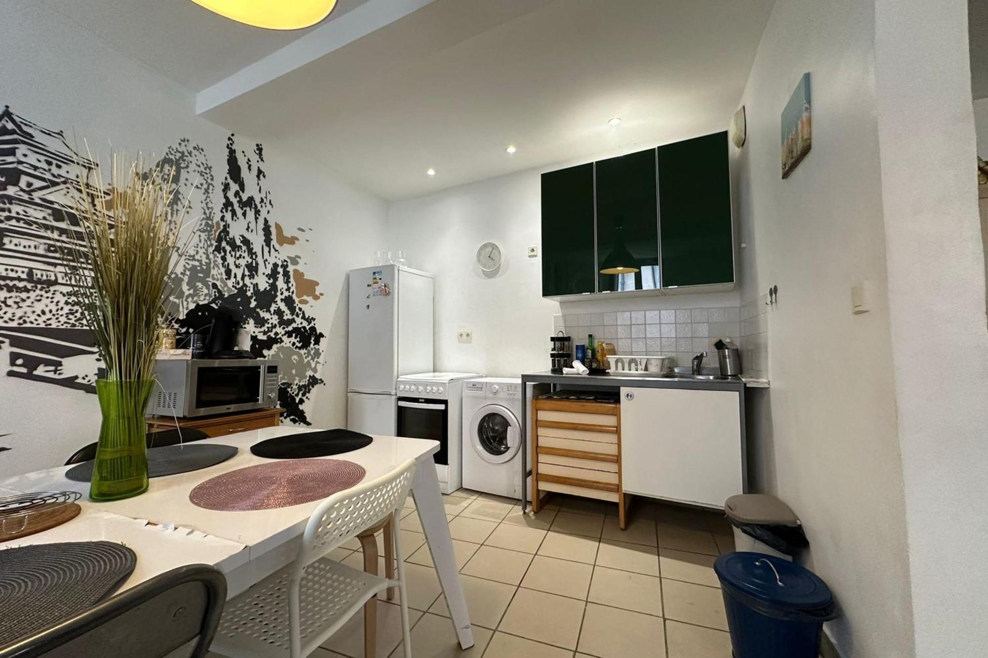 The Triplex- 3 Bedrooms In The Escutcheon! مونبيلييه المظهر الخارجي الصورة